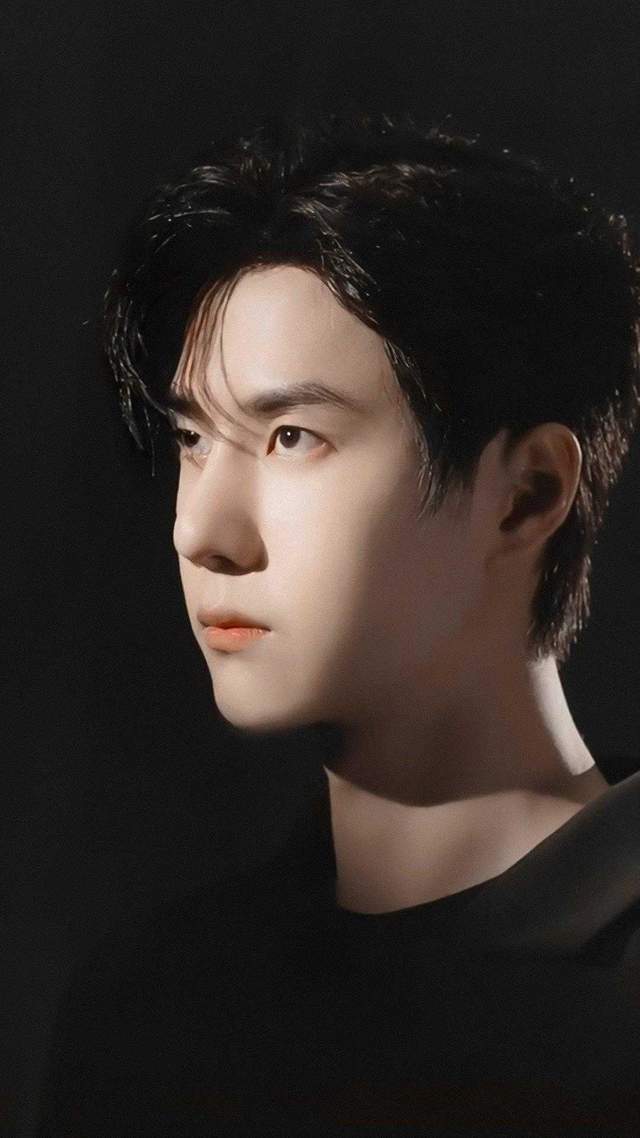 王一博:看我的眉毛酷不酷?酷,很酷,哈哈哈哈哈!