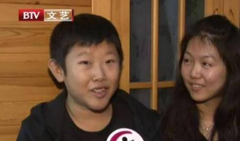 原创演员侯祥:9岁停止发育,演十几年儿子,与妻子同框似母子!