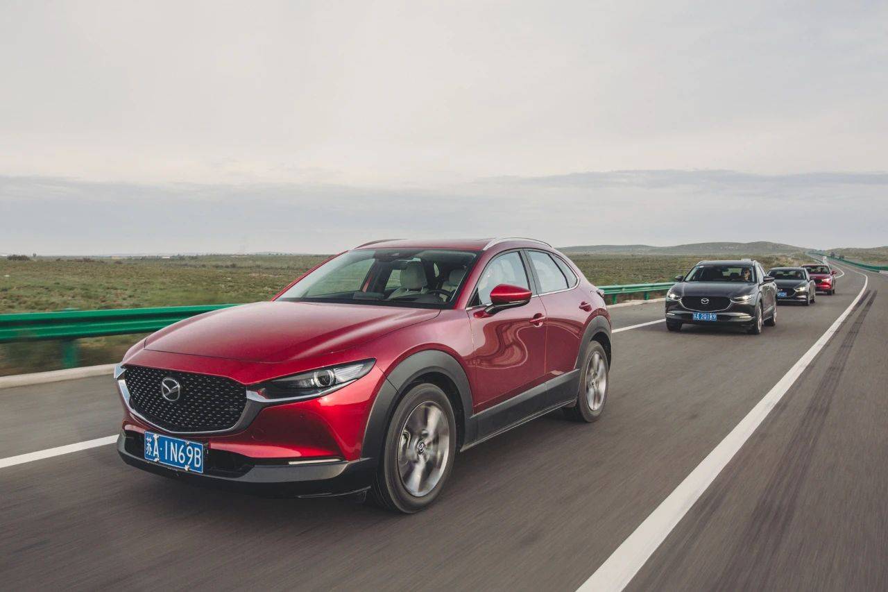 感,悬浮式液晶中控屏内置了全新世代mazda connect马自达悦联车机系统