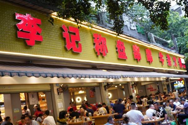 在美食之都火了十七年,"李记秤盘串串"到底有何不同?