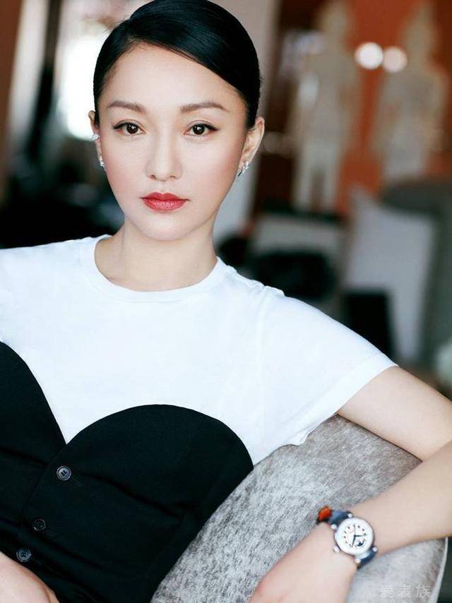 蒸汽|44岁刘敏涛22岁关晓彤,同穿红色长裙,气质女人和女孩子一目了然