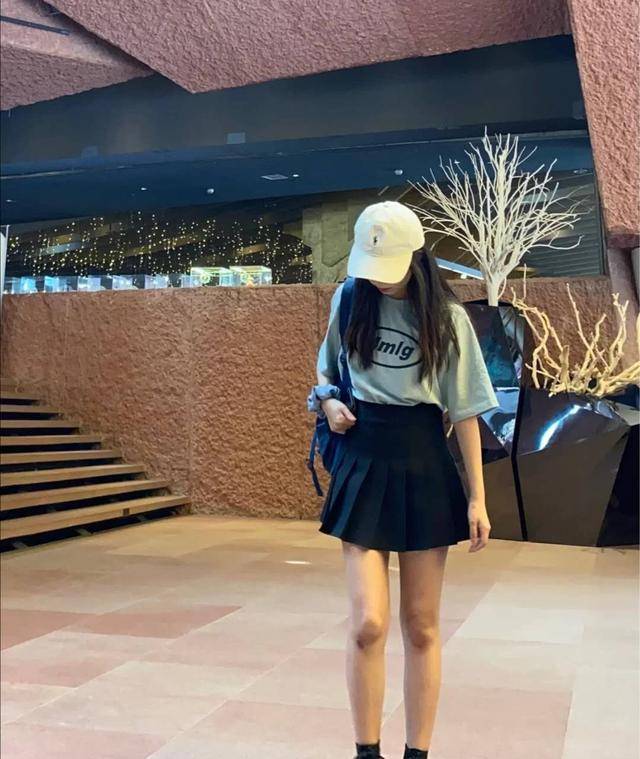 设计|今年夏天流行“不穿裤子”，试试这8款出镜率高的裙子，显瘦遮肉