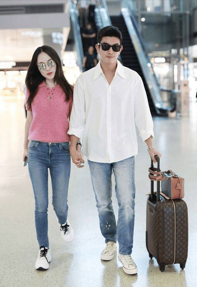 魅力|霍思燕真是嫁给了爱情，拉着杜江穿情侣装也太养眼了，看着好甜