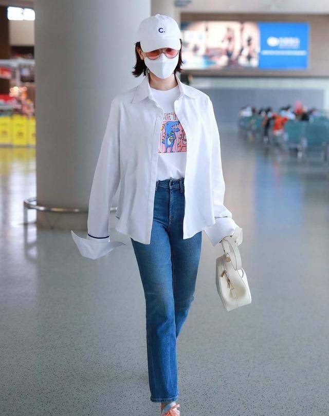 黑色|50岁女人夏天别穿连衣裙,显胖俗气!跟着陈数王菲穿阔腿裤超优雅