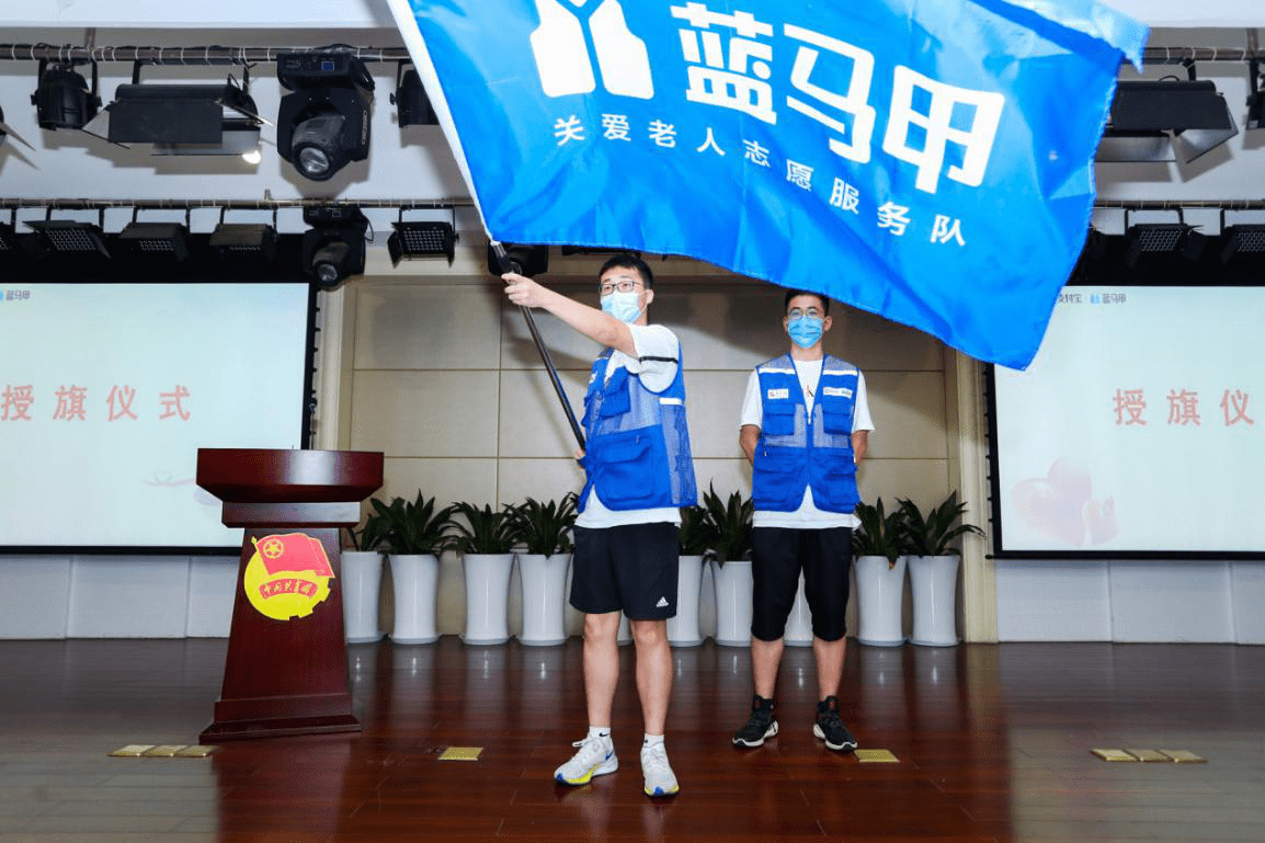 公益头条热点:浙江开启希望工程青年志愿者"蓝马甲"公益项目