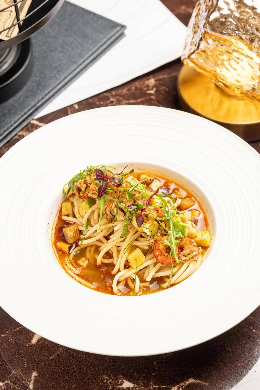 「天德广场」,广州人的吃喝玩乐指标!一到晚上就变脸._美食