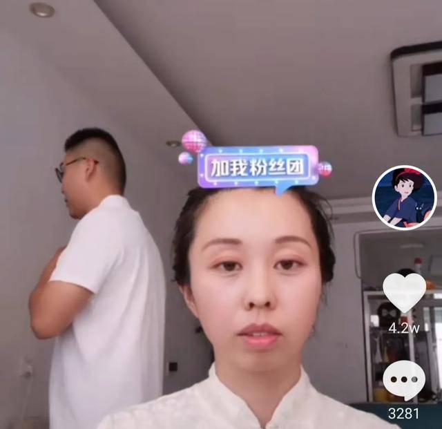 原创田静直播郭威当模特倒咖啡某人又被打脸说好的只晃一晃呢