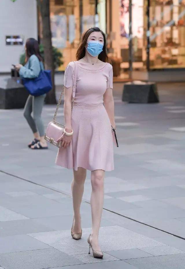 连体|今夏流行“百褶裙”，显瘦时髦又百搭，聪明的女人都在穿！
