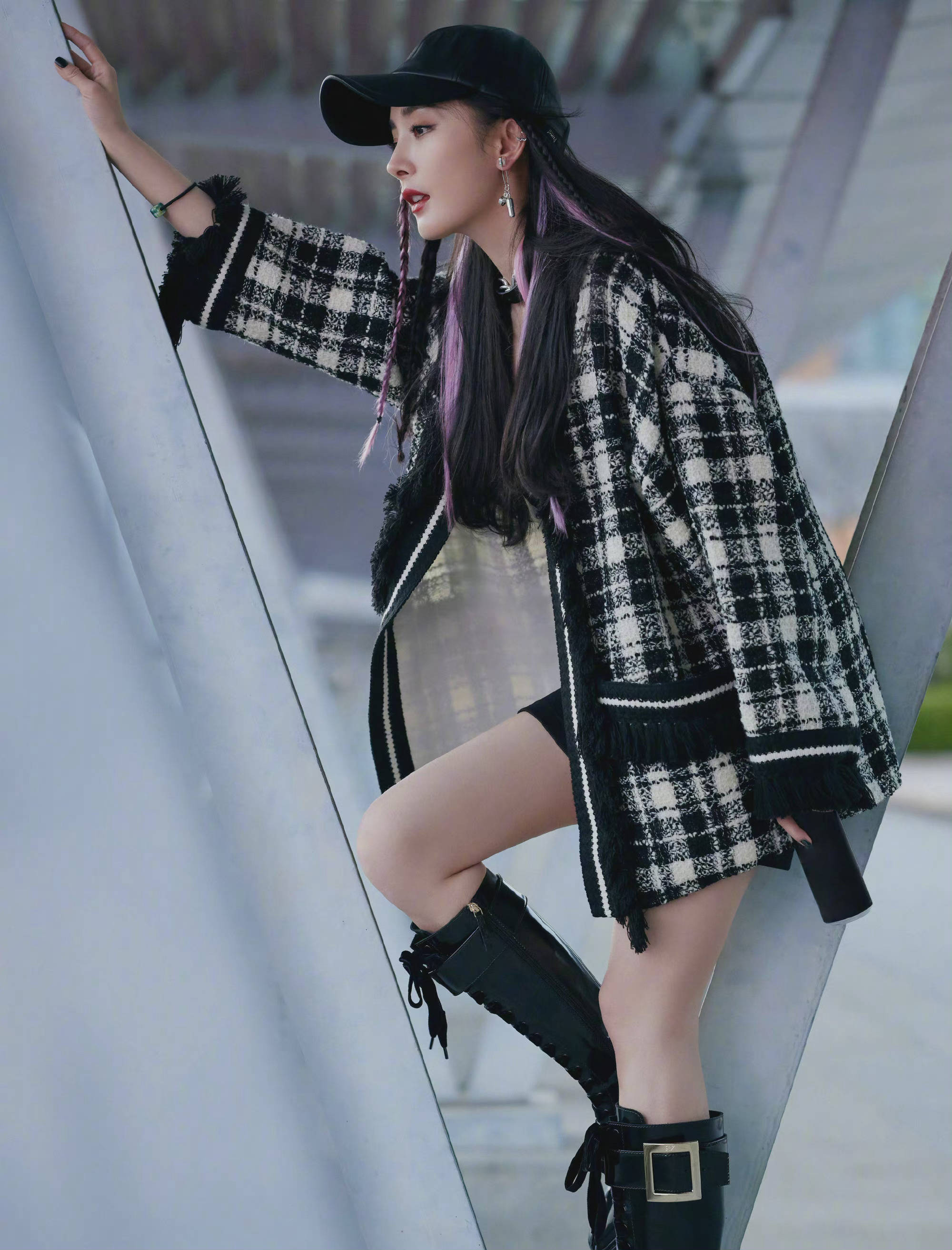 杨幂|杨幂大片撞脸lisa，被称女团门面，你觉得谁的颜值更高？