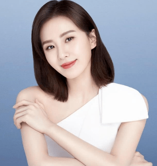 原创刘诗诗现身电影发布会黑直长发型配白衬衫美成初恋气质太温柔