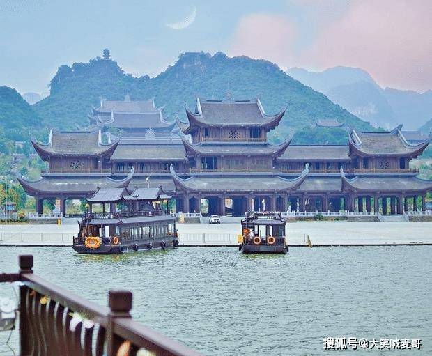 原创越南河南省的三祝寺占地5000公顷寺中有12万幅浮雕