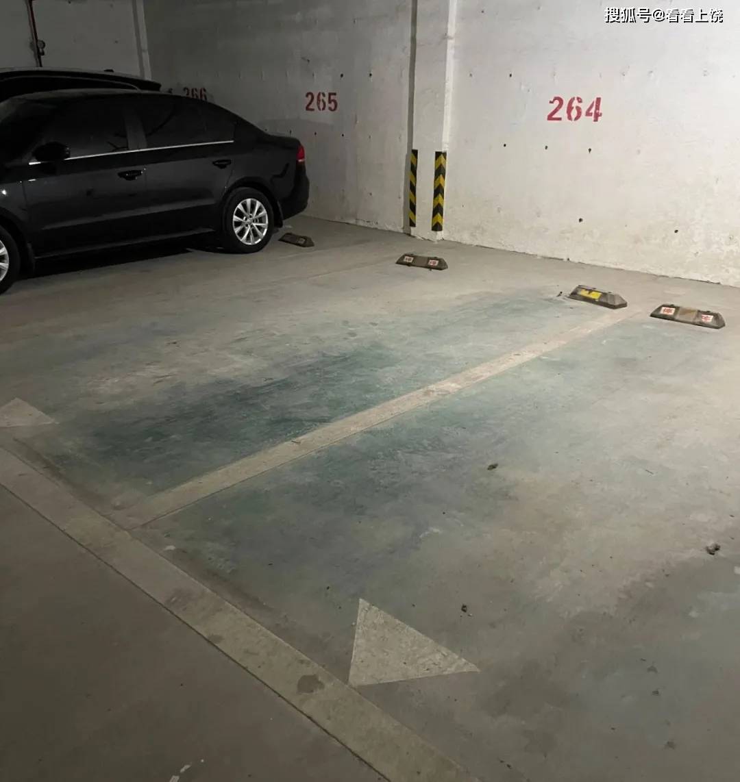 一起区看看上饶高铁经济开发区小区的地下停车场,都长得怎么样_地面