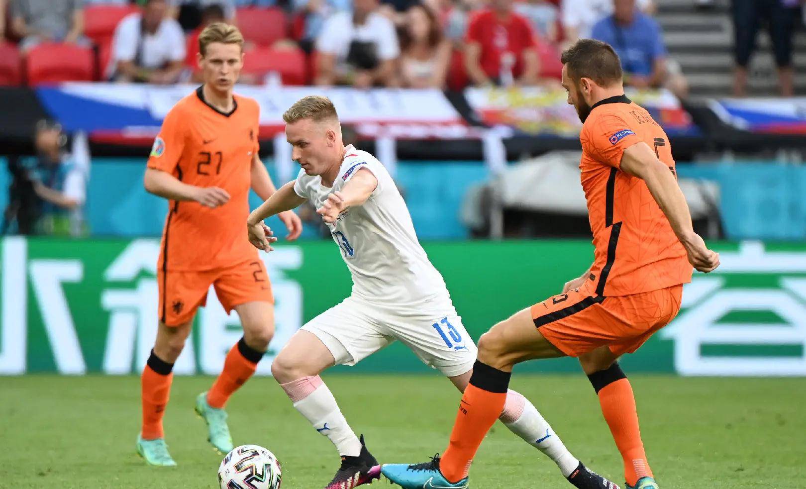 欧洲杯 捷克vs丹麦 两队实力对比,丹麦稍占上风 近期的表现更加明显