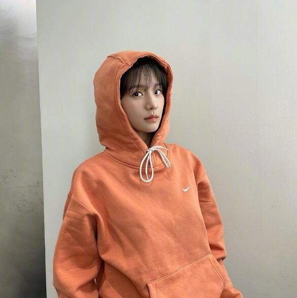 橘色|舒服自然的短发girl 气质和长相都很舒服的盐系风