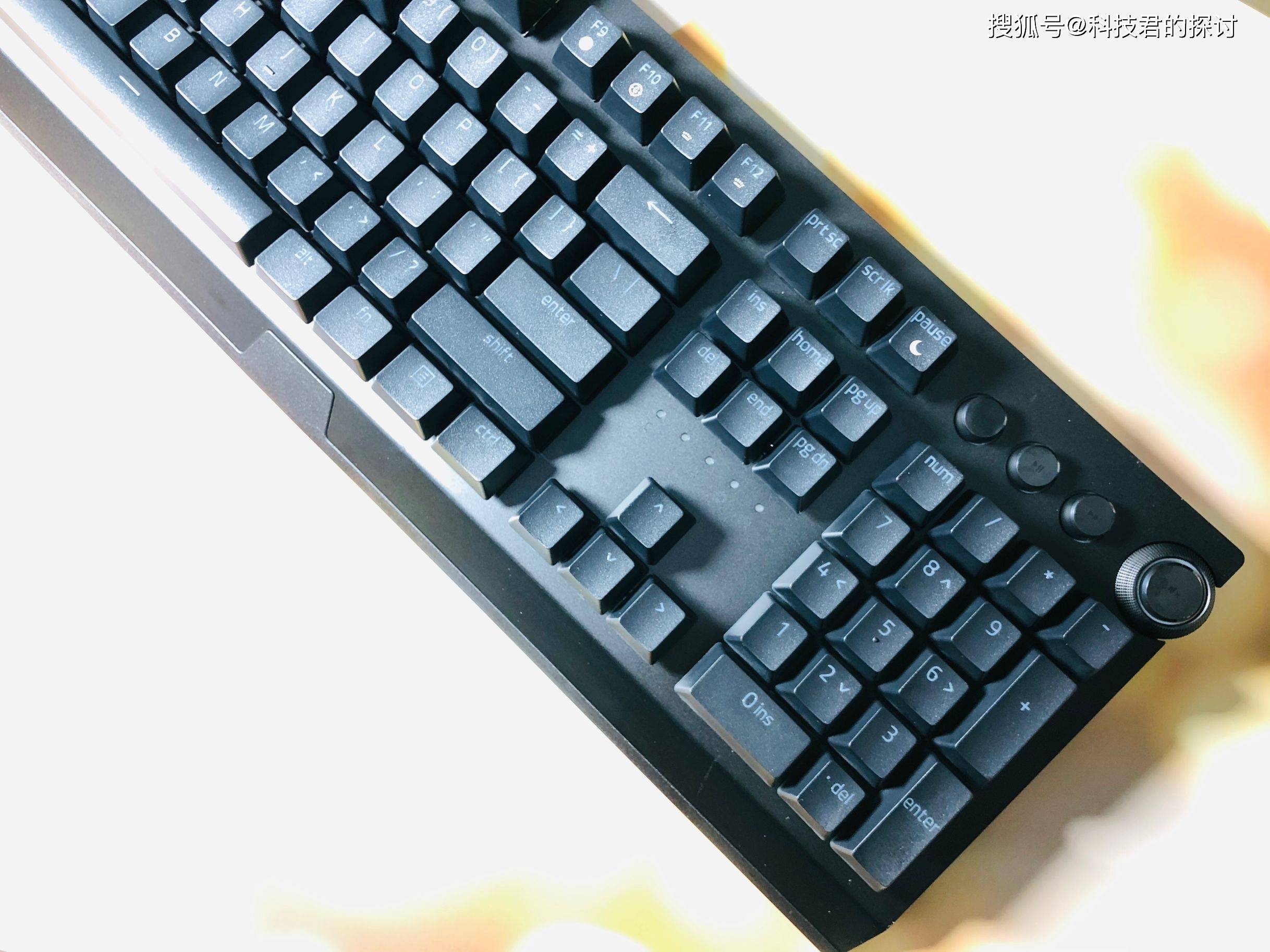 原创好用炫酷雷蛇黑寡妇v3无线键盘评测游戏玩家的不二之选