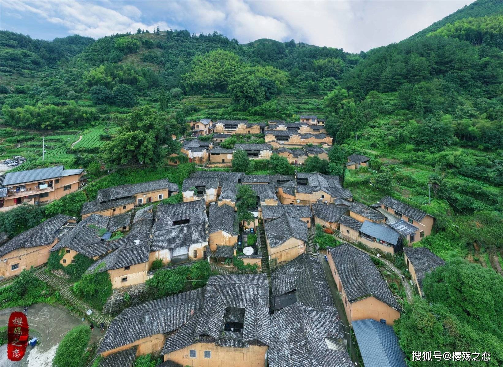 浙江最美古村落之一，风水堪称一流，被誉为“金色布达拉宫”