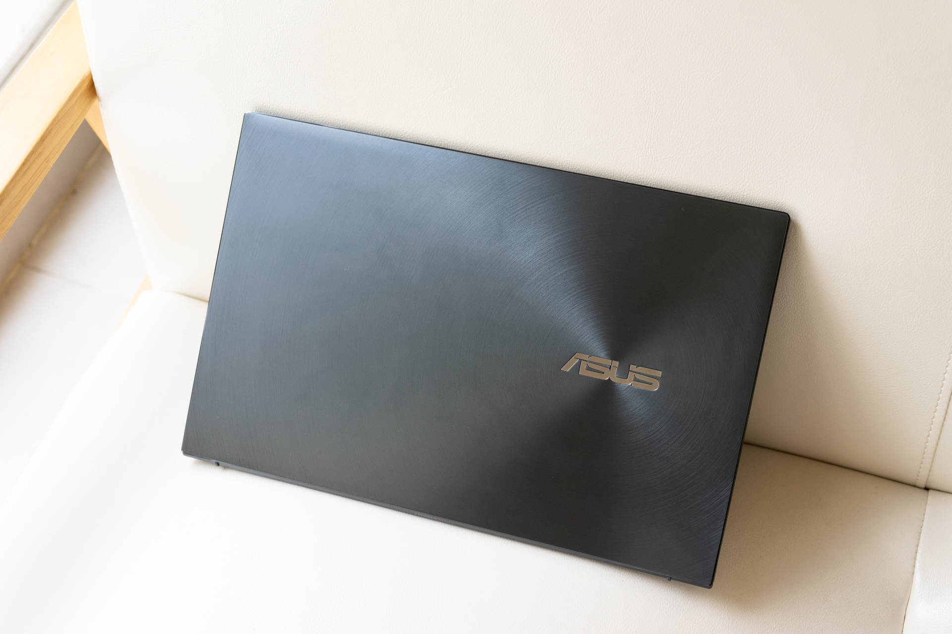 欧洲杯观赛神器!高画质 长续航,灵耀14锐龙版随时享受足球盛宴