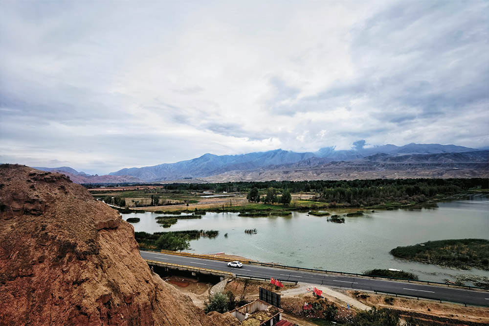 原创全新标致4008环青海长测day1凌晨逃离城市途径塔尔寺直奔茶卡镇