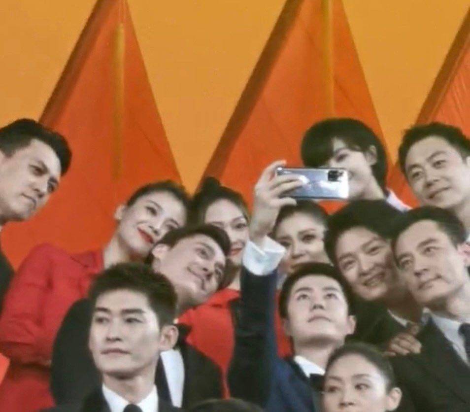 自拍杆排行_众筹排行榜|这可能是最高科技的“自拍杆”了