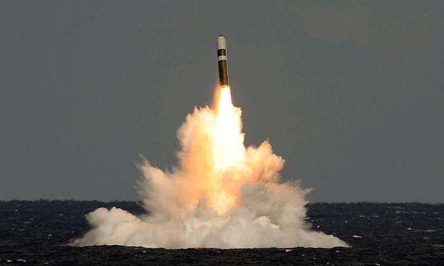 原创真正的大国利器战略核潜艇是如何在水下发射导弹的看完知道了