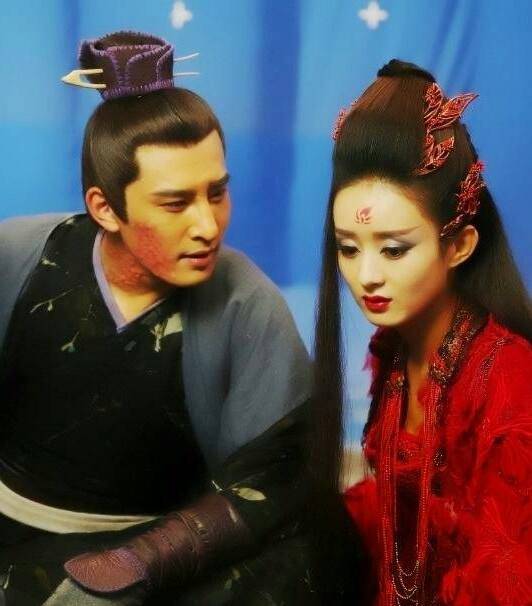 由赵丽颖出演的《花千骨》,宫正楠在最后的片段里才出场出演了竹染一