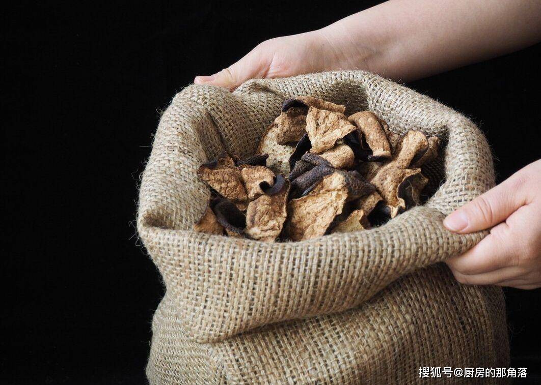 陈皮一次能泡多长时间 6bd5f6d871654648a5bd1ff3e638e9dd.jpeg