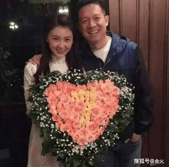 甘薇女儿正面照罕见曝光,五官与贾跃亭一个样
