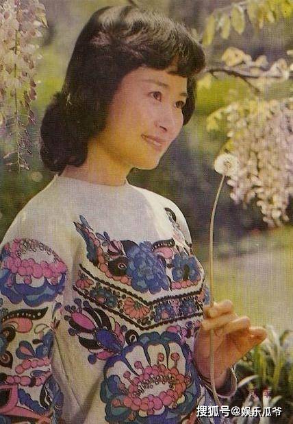 2岁时母亲去世京剧演员出身演封神榜走红如今成美容师