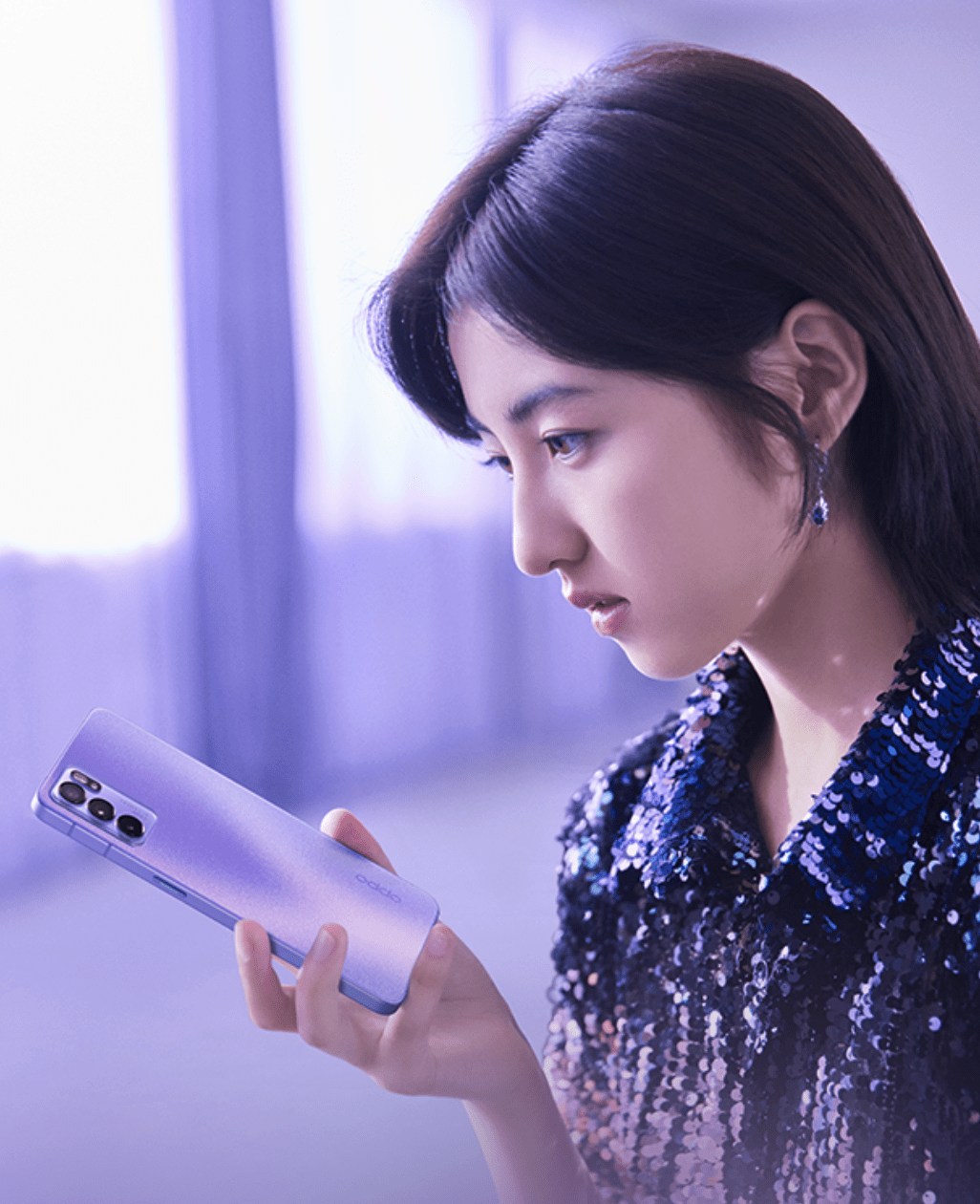 而喜欢紫色的还有我们熟悉的"妹妹"——张子枫,张子枫一直给人一种