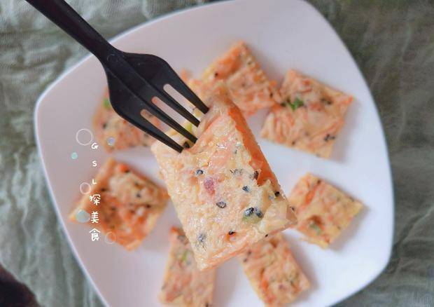 做法|简单的夏季早餐，用筷子搅一搅，金黄香软，色味俱佳，上桌准吃光