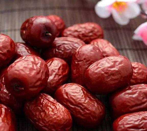 胡萝卜素|癌症最怕的5种碱性零食，告诉爸妈每天吃一点，预防癌症有奇效！