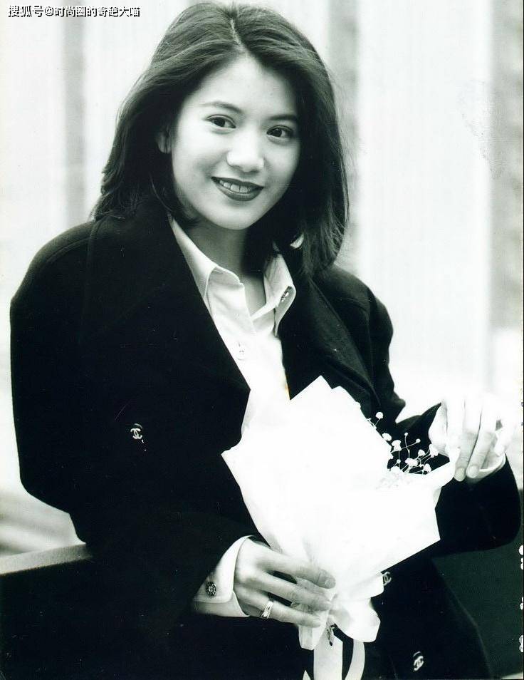 遗传|袁咏仪好迷信！又携全家去拜神，儿子衣品完美遗传父母好基因