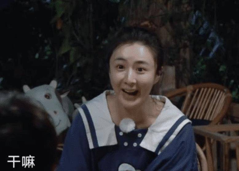 因为|有一种“整容”叫薇娅卸妆，摘掉假睫毛后，网友称这是同一个人吗