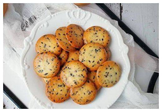 做法|暑期必备小零食,一拌一挤就吃,喷香酥脆有嚼劲,手残党也能学会