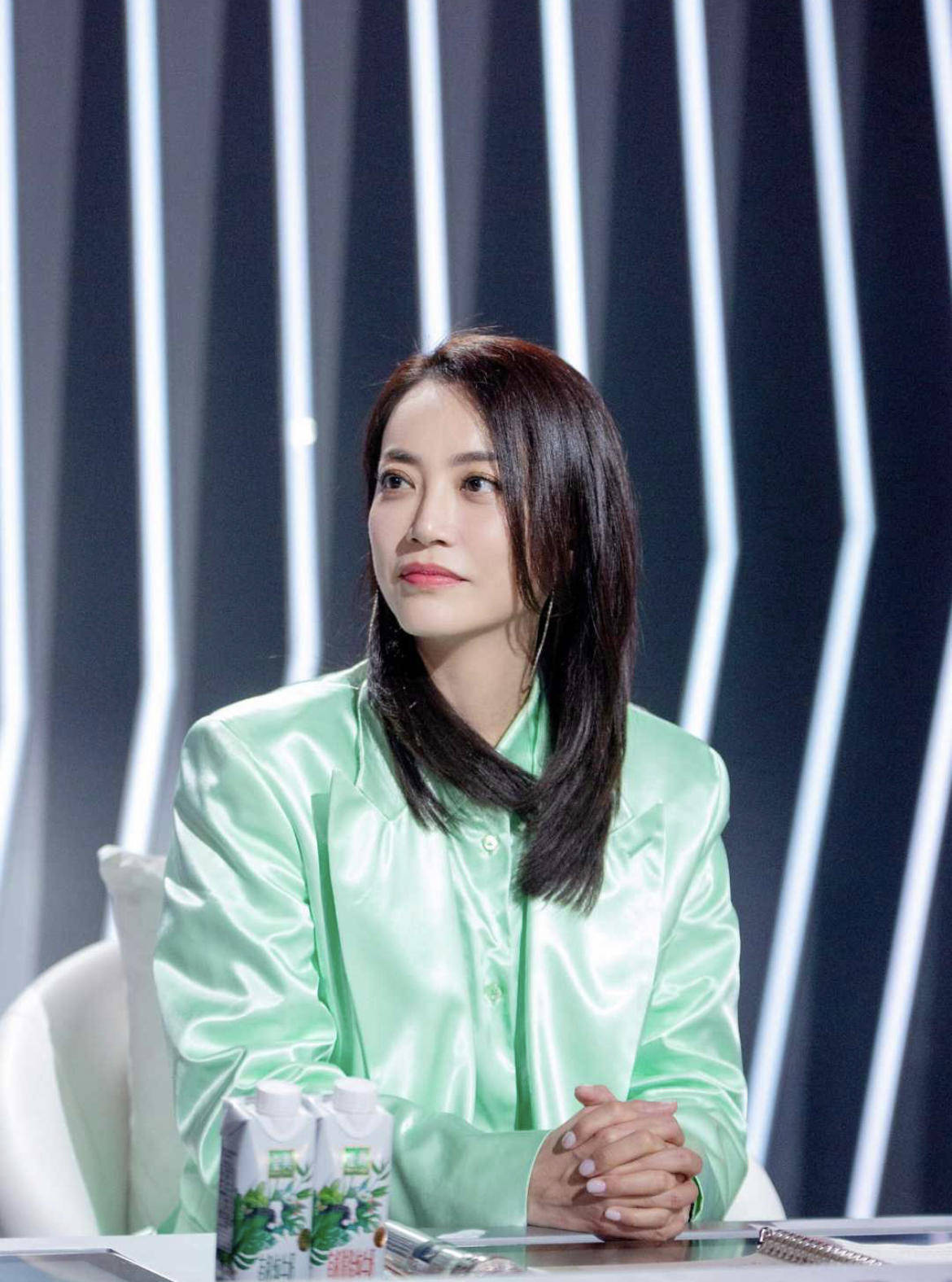 原创霍汶希真是商圈女神一身黑色套装干练利落气场全开好惹眼