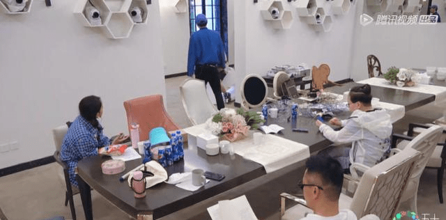 什么|李雪琴和郭麒麟都拒绝帮忙，到底谁在看人下菜？苏芒出手一目了然