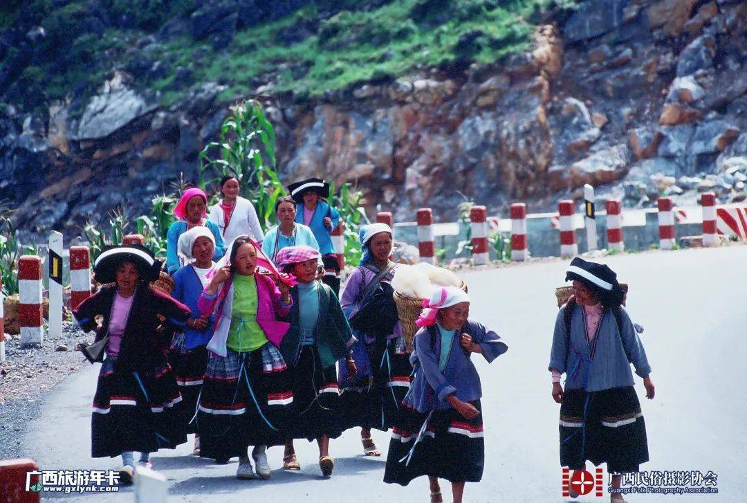 花一樣的苗族30年跟拍隆林苗族民俗文化珍貴影像廣西旅遊年卡