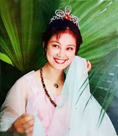 李小力剧照当时王扶林导演与李小力沟通时,让她在"康瑛"和"罗茂莉"