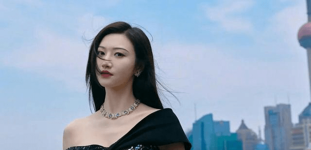 电影|4位谋女郎与恩师电影之夜相聚，倪妮刘浩存在张艺谋面前哭了