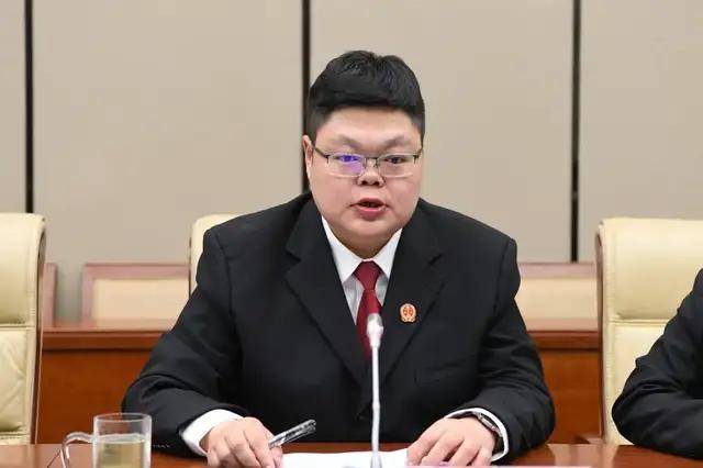 党组成员,政治部主任罗海峰主持会议,并介绍本次教育整顿顽瘴痼疾整治