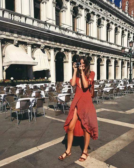 仙女|别再穿高跟鞋了，穿仙女裙＋平底鞋的你，时髦炸！