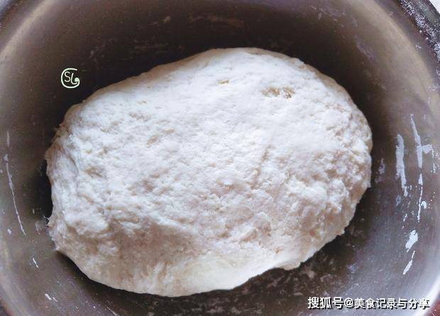 做法|家里有面粉的,试试这样做,外脆里软,满嘴留香,学会了当成早餐