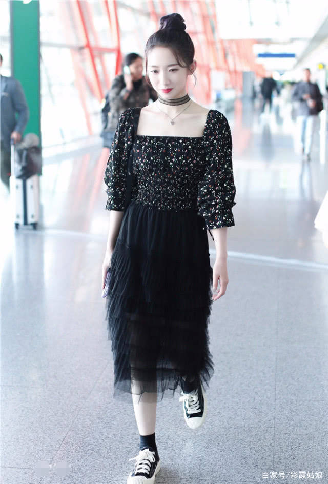 火箭少女|光顾着看孟美岐的脸蛋了，当看到裙子下的“莲藕腿”后，爱上了！