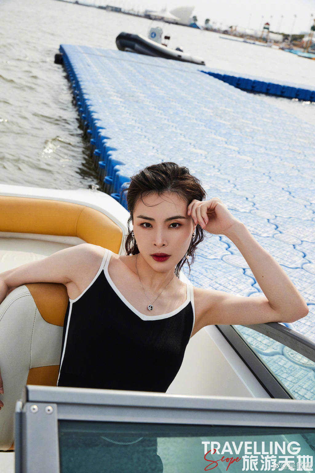 原创生娃后"逆生长"!奥运冠军吴敏霞最新写真大片出炉,肤白貌美气质佳