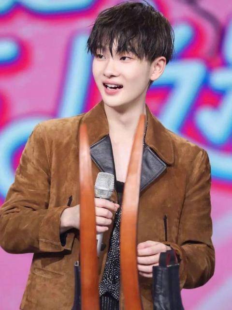 领导|超新星王者助力榜，周震南痛失榜首成第六，看到第一：上天真公平！