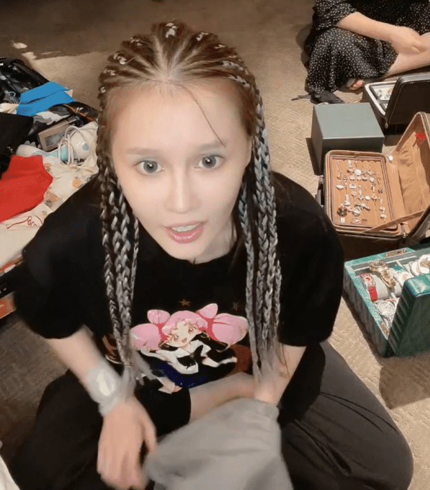 个性|网友评论小沈阳15岁女儿高级脸，没学赵本山女儿球球整容气质天然