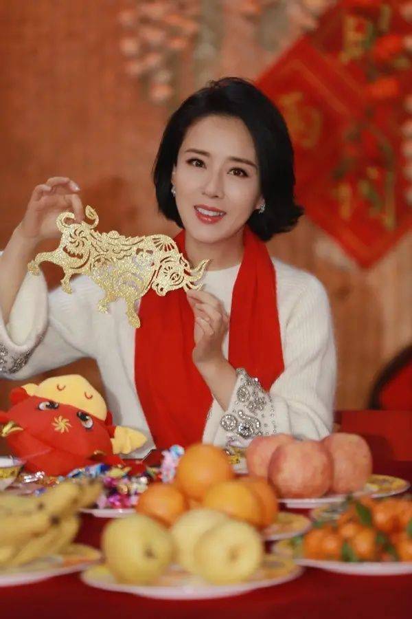 皱纹|颜丹晨的素颜算好的，虽也有些褶子，但皮肤很紧致一点不显老！