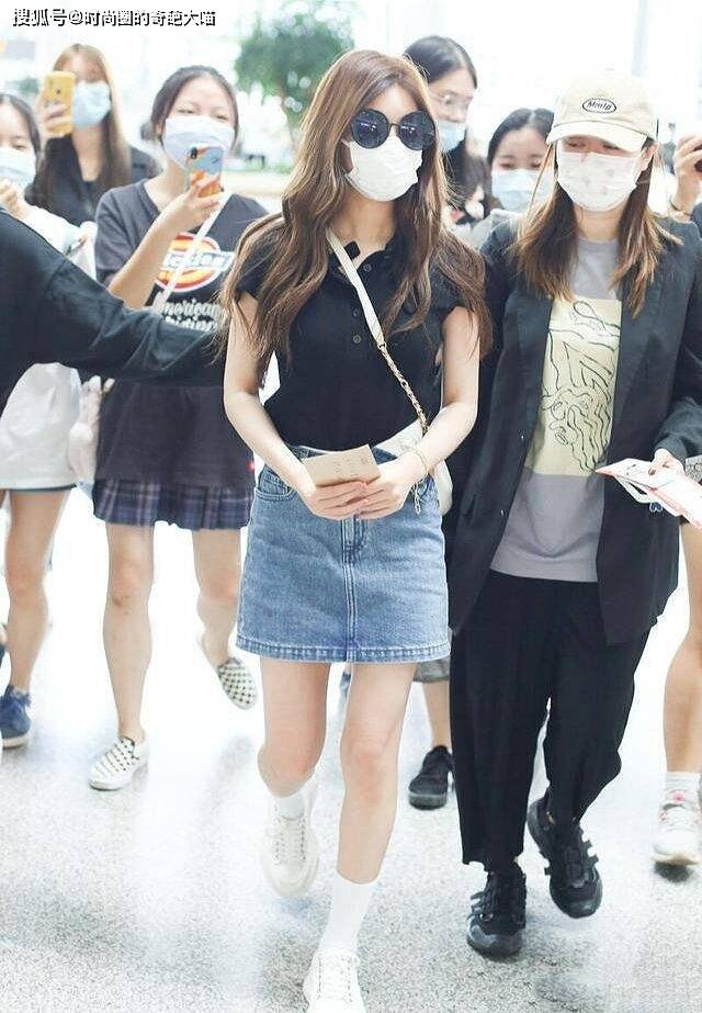 赵露思|T恤还穿不腻？看看爱豆的花式polo穿搭，素人们也值得一试