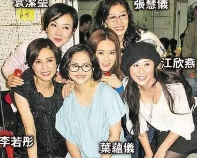 江希文携爱女为胞姐江欣燕庆生,三世同堂劲温馨,女儿似足胡汉清_Natalie