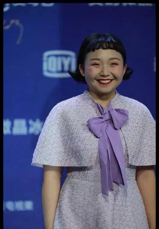 黑色|爱奇艺尖叫之夜第一波红毯图来袭,朱丹造型被吐槽!
